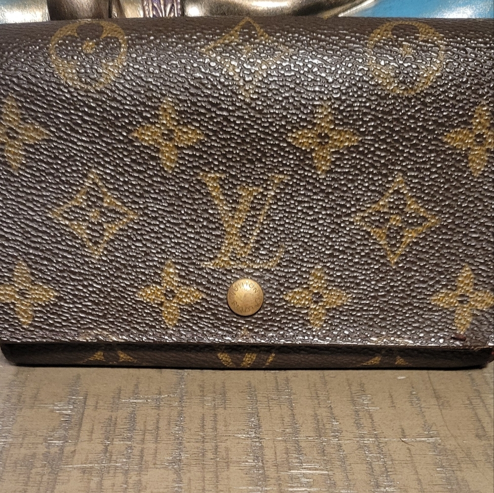 Authentic LV wallet
